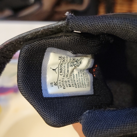 Black jordan shoes toddler 4c - Picture 5 of 5